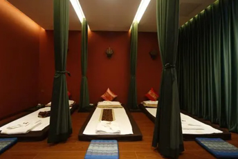 广州番禺区泰式按摩的被动瑜伽:当身体被折叠成诗